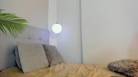 Laura Bonnet  online show from March 3, 2025, 6:48 am