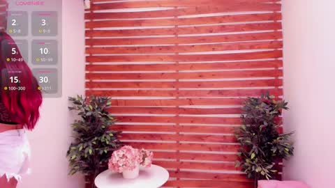 Laura Bonnet  online show from September 12, 2025, 3:01 pm