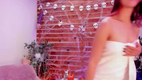 Laura Bonnet  online show from October 28, 2025, 3:14 pm