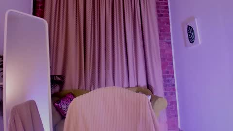 Laura online show from December 23, 2024, 2:35 am