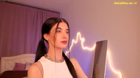 Snapshot of laura_coy chatting on July 5, 2026, 9:00 pm Laura online show from July 5, 2026, 9:00 pm