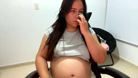 Snapshot of laura_d23 chatting on October 29, 2025, 12:24 am laura online show from October 29, 2025, 12:24 am