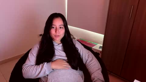 Snapshot of laura_d23 chatting on November 26, 2025, 9:49 pm laura online show from November 26, 2025, 9:49 pm