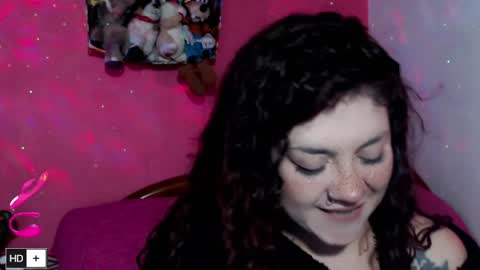 weedcam Curly Laura OF    online show from April 17, 2026, 8:45 pm