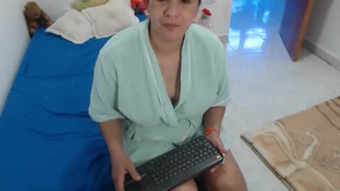 Snapshot of laura_foxx2379 chatting on November 17, 2025, 5:30 pm laura_foxx2379 online show from November 17, 2025, 5:30 pm