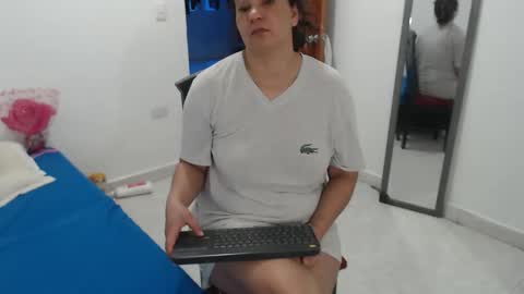 Snapshot of laura_foxx2379 chatting on November 28, 2025, 6:32 pm laura_foxx2379 online show from November 28, 2025, 6:32 pm