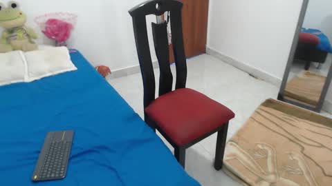 Snapshot of laura_foxx2379 chatting on December 3, 2025, 5:00 pm laura_foxx2379 online show from December 3, 2025, 5:00 pm