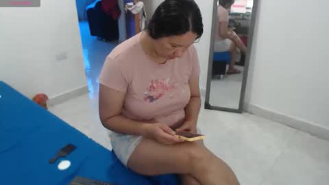 laura_foxx2379 online show from January 13, 2026, 3:06 pm