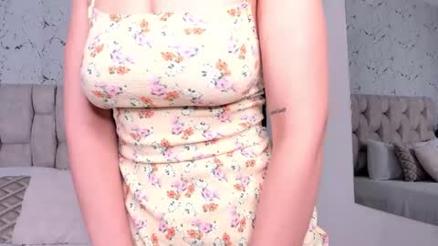 LauraIvy online show from October 28, 2025, 12:30 pm