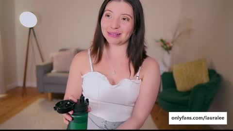 Snapshot of laura_lee chatting on March 10, 2025, 2:17 am Laura Lee. online show from March 10, 2025, 2:17 am