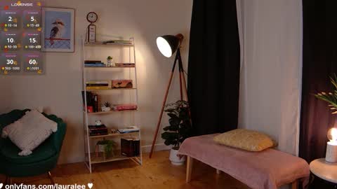 Snapshot of laura_lee chatting on October 19, 2025, 1:17 am Laura Lee. online show from October 19, 2025, 1:17 am