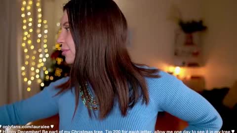 Snapshot of laura_lee chatting on December 15, 2025, 1:54 am Laura Lee. online show from December 15, 2025, 1:54 am
