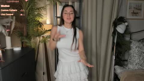 Samantha online show from November 15, 2025, 2:24 pm