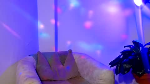 laura_pink01 online show from February 5, 2025, 12:20 am