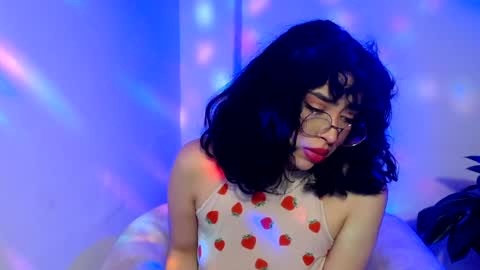 laura_pink01 online show from February 7, 2025, 3:55 am