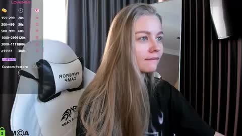 Laura online show from December 3, 2025, 9:51 am