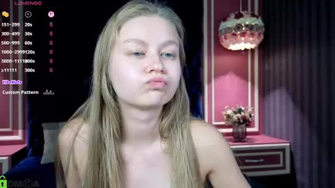 Snapshot of laura_pudd chatting on June 7, 2026, 9:57 am Laura online show from June 7, 2026, 9:57 am