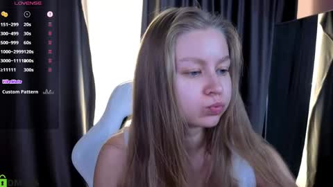 Snapshot of laura_pudd chatting on June 8, 2026, 10:04 am Laura online show from June 8, 2026, 10:04 am