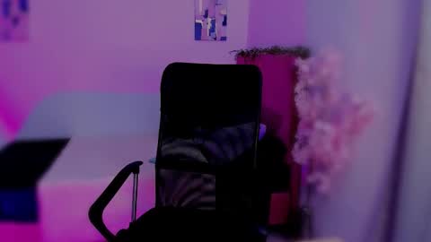 Laura Rose online show from November 15, 2025, 6:48 pm