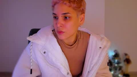 Laura Rose online show from December 23, 2025, 12:19 am