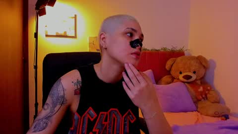 Laura Rose online show from April 2, 2026, 8:28 pm