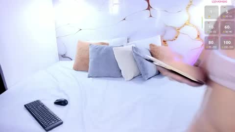 Snapshot of laura_smith12 chatting on May 7, 2026, 7:52 pm Laura Smith online show from May 7, 2026, 7:52 pm