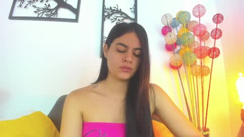 LAURA SOE online show from January 14, 2025, 1:28 pm