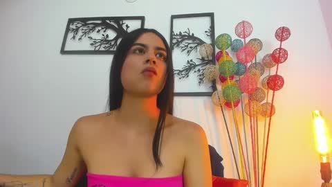 LAURA SOE online show from January 23, 2025, 6:24 pm