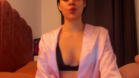 LAURA SOE online show from November 29, 2025, 12:13 am