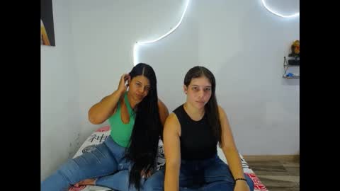 LAURA AND SCARLETT online show from September 17, 2025, 5:03 pm