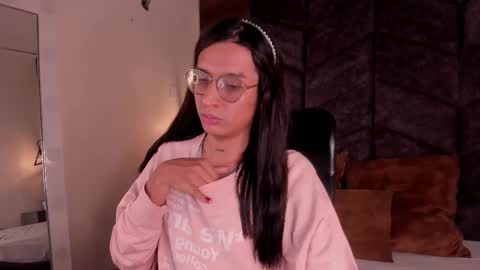 Snapshot of lauraagomezz__ chatting on February 25, 2025, 12:03 am lauraagomezz__ online show from February 25, 2025, 12:03 am