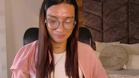 Snapshot of lauraagomezz__ chatting on September 16, 2025, 11:39 pm lauraagomezz__ online show from September 16, 2025, 11:39 pm