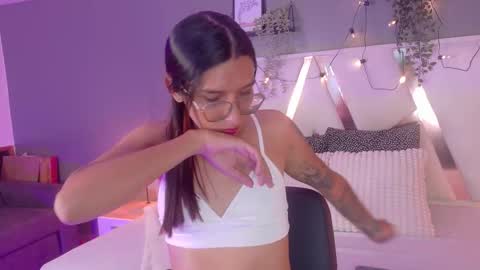 Snapshot of lauraagomezz__ chatting on October 4, 2025, 7:34 pm lauraagomezz__ online show from October 4, 2025, 7:34 pm