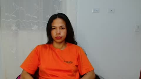 lauracb          online show from September 18, 2025, 5:20 am