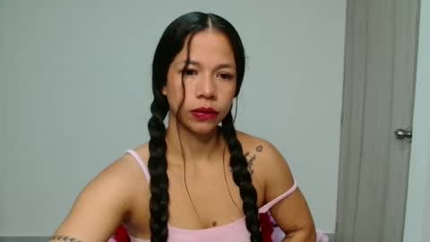 lauracb          online show from November 19, 2025, 7:19 am