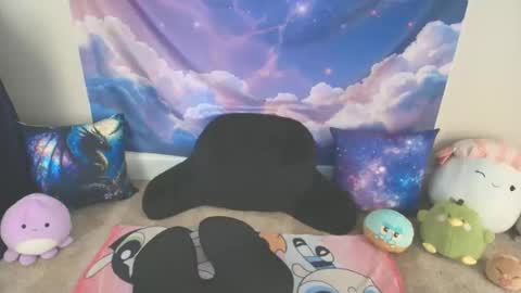 LauraChan online show from April 29, 2026, 5:30 pm