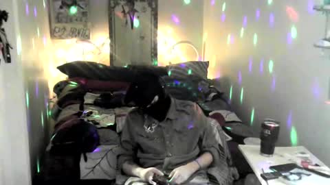 lauradecuada2 online show from October 7, 2025, 4:04 pm