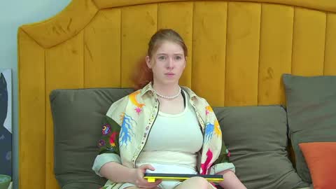 Snapshot of lauradennis chatting on May 6, 2026, 5:07 pm Laura online show from May 6, 2026, 5:07 pm