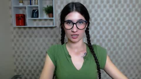 Laura online show from November 5, 2025, 11:43 am