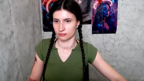 Snapshot of lauradre_ chatting on April 19, 2026, 6:56 am Laura online show from April 19, 2026, 6:56 am