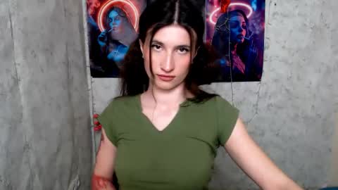 Snapshot of lauradre_ chatting on April 21, 2026, 7:03 am Laura online show from April 21, 2026, 7:03 am