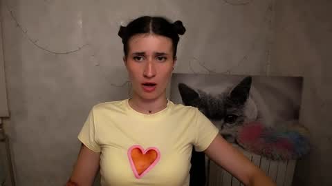 Snapshot of lauradre_ chatting on May 20, 2026, 10:21 am Laura online show from May 20, 2026, 10:21 am