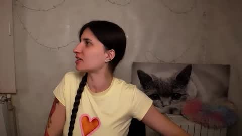 Snapshot of lauradre_ chatting on May 21, 2026, 8:10 am Laura online show from May 21, 2026, 8:10 am