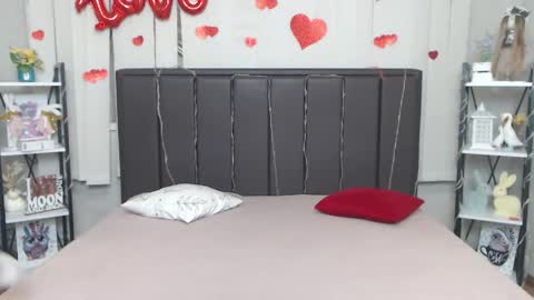 LauraHlot online show from April 1, 2026, 5:52 am