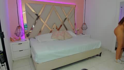 laura  online show from February 10, 2026, 8:46 pm