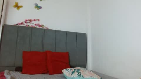 Laura online show from April 8, 2026, 11:21 am