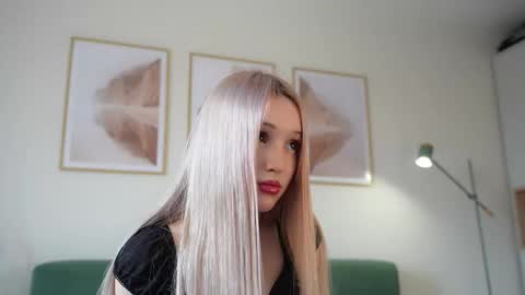 Laura online show from September 18, 2025, 8:49 am