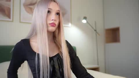 Laura online show from September 19, 2025, 8:27 am