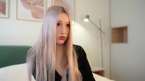 Laura online show from September 22, 2025, 8:05 am