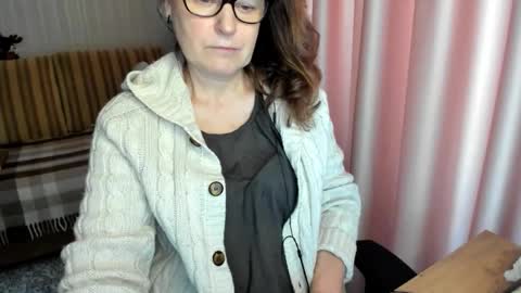 Lauraoven1 online show from February 5, 2026, 10:31 am